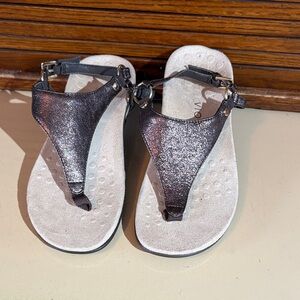 Vionic Glittery bronze Sandals size 6